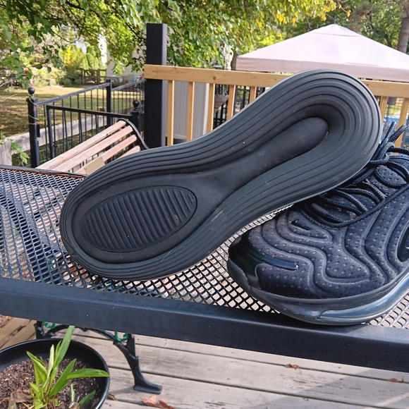 Almost new never broke in Nike AirMax 720 - Picture 3 of 4